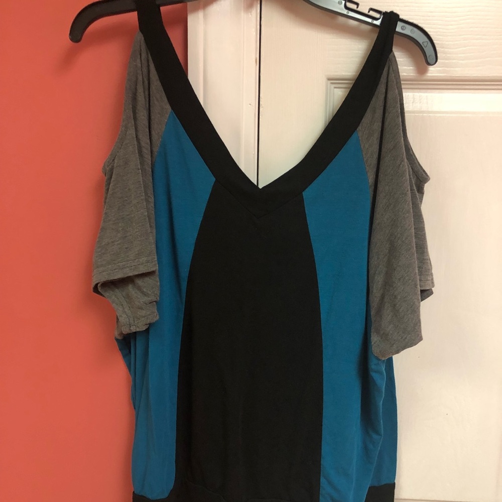 Size Large shoulder out top